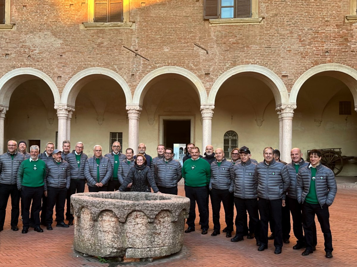 Il Coro Monti Verdi nella corte del Palazzo Ducale di Revere